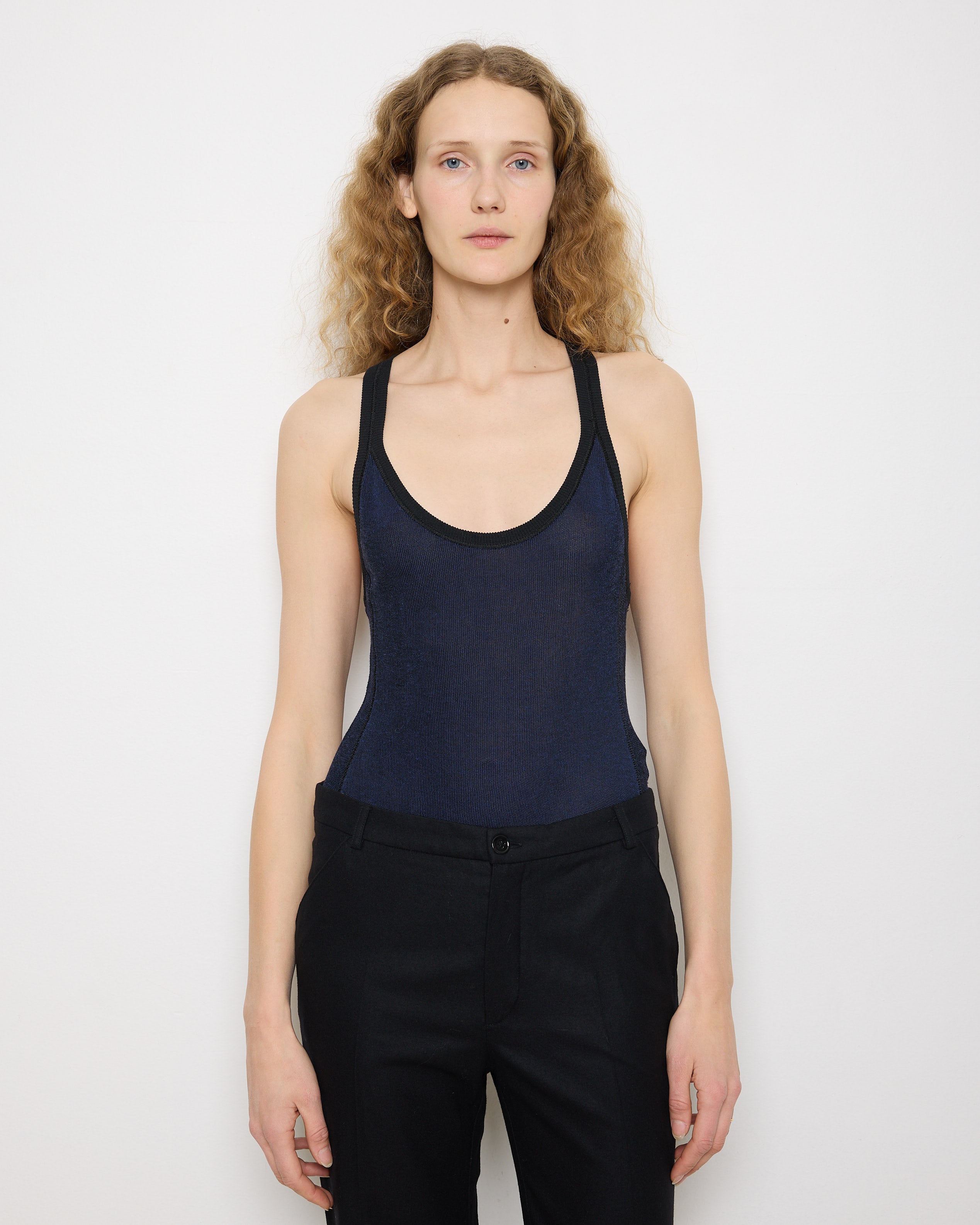 Discover the Sonia Rykiel Body – a size 38, form-fitting piece crafted from a viscose, cotton, linen, and elastane blend. In very good condition, modeled by someone 5'11" tall.