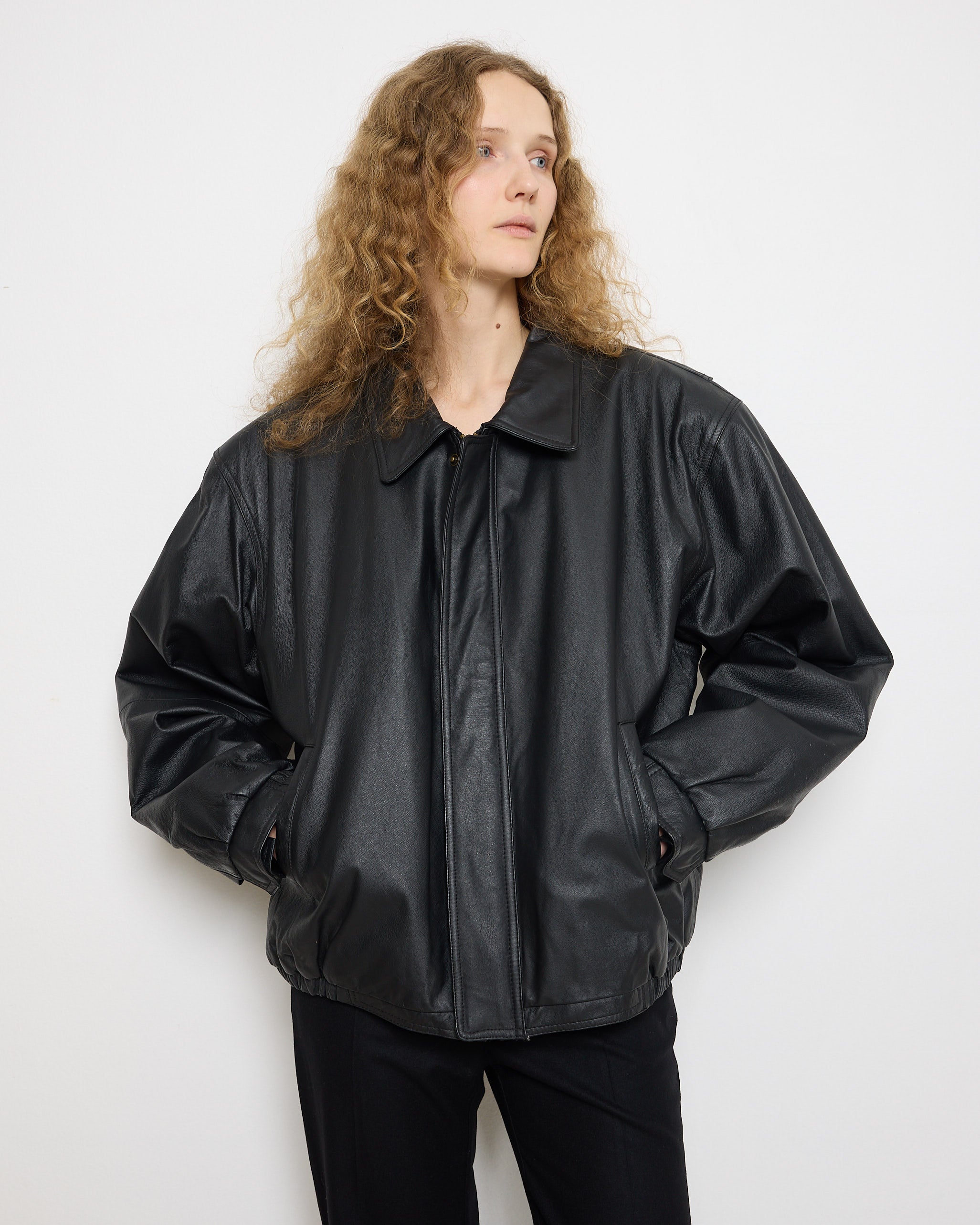 Caribou Creek Leather Jacket, 26-inch length, 22-inch dropped shoulder, 24.5-inch sleeves, size XXL, model 5'11"
