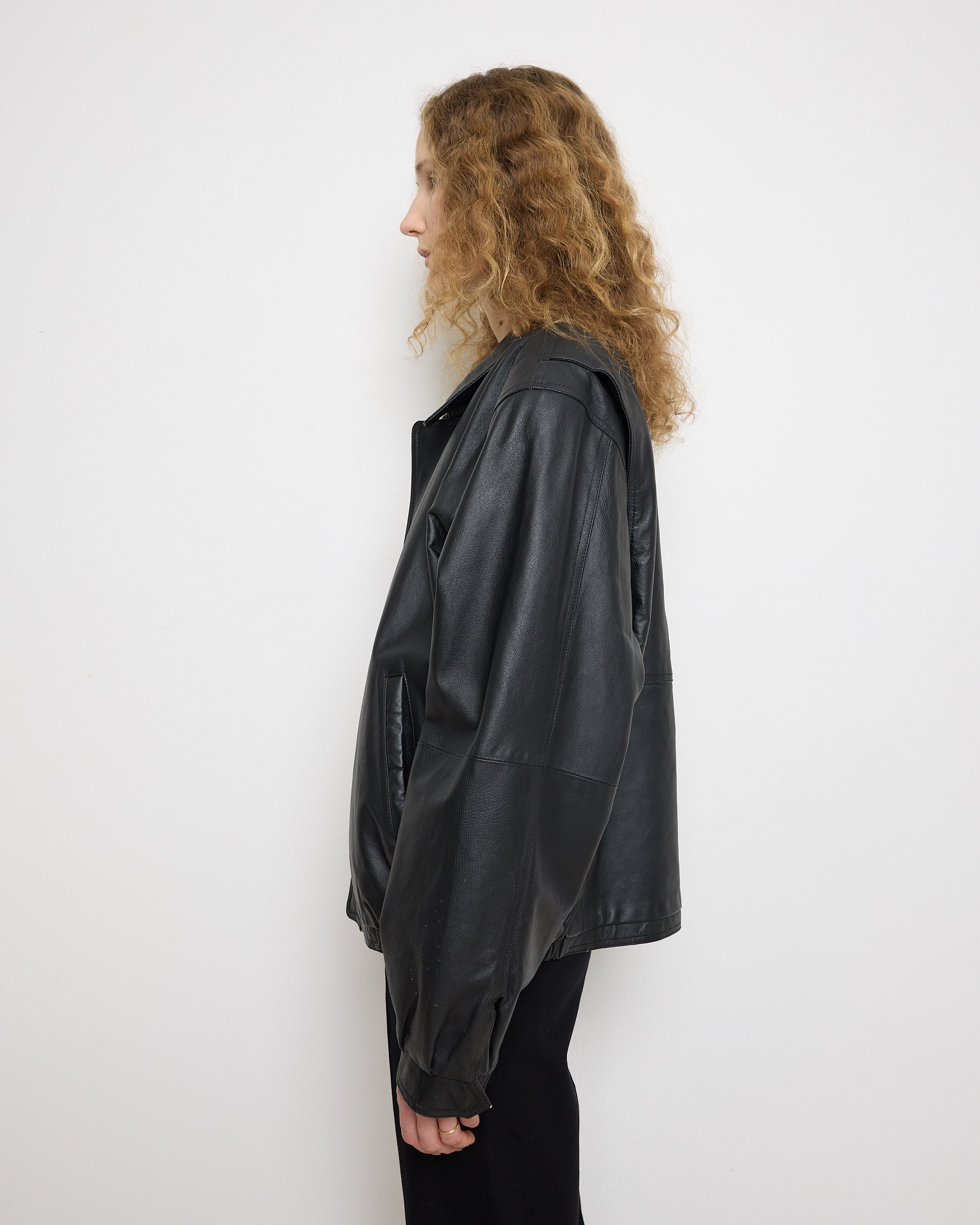 Caribou Creek Leather Jacket, 26-inch length, 22-inch dropped shoulder, 24.5-inch sleeves, size XXL, model 5'11"