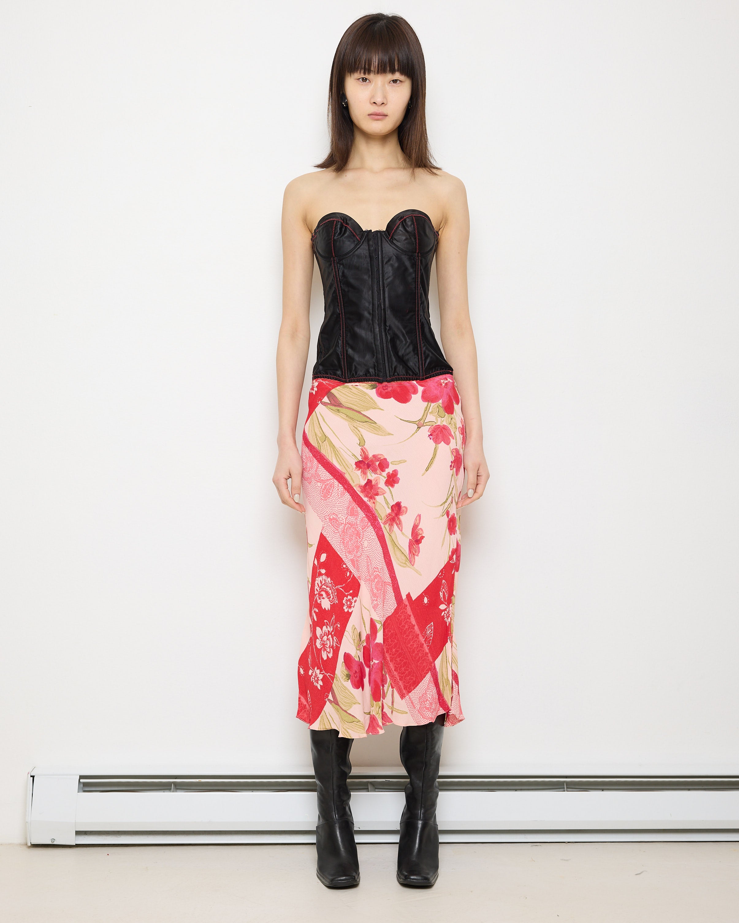 Angie Floral Skirt, 100% rayon, 30.5-inch length. Model is 5'9", in very good condition