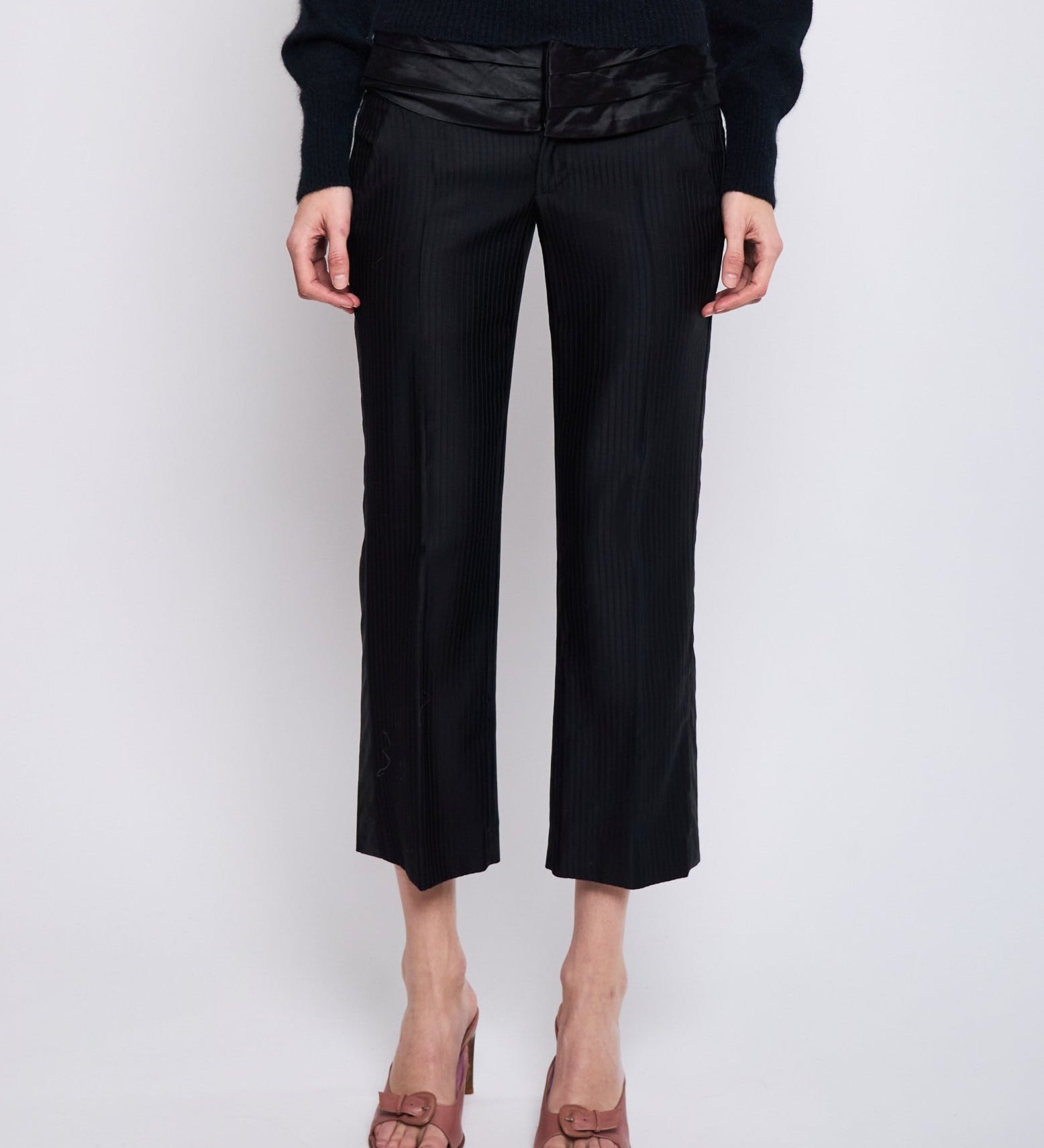 Discover the Nolita NYC Capri Pants – a 33-inch length, 15.5-inch waist low-rise pant, made in Italy. In very good condition, modeled by someone 5'11" tall.
