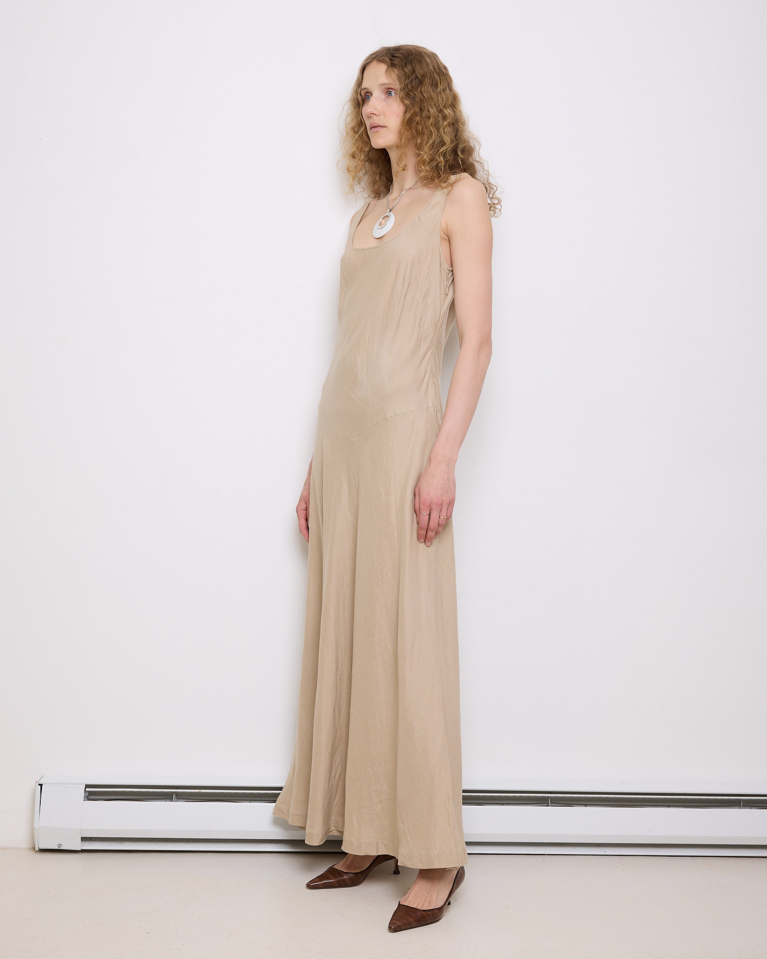 Spiagel Linen Dress, 60-inch length, size 12, suggested M–L. 100% linen. Model is 5'11", very good condition