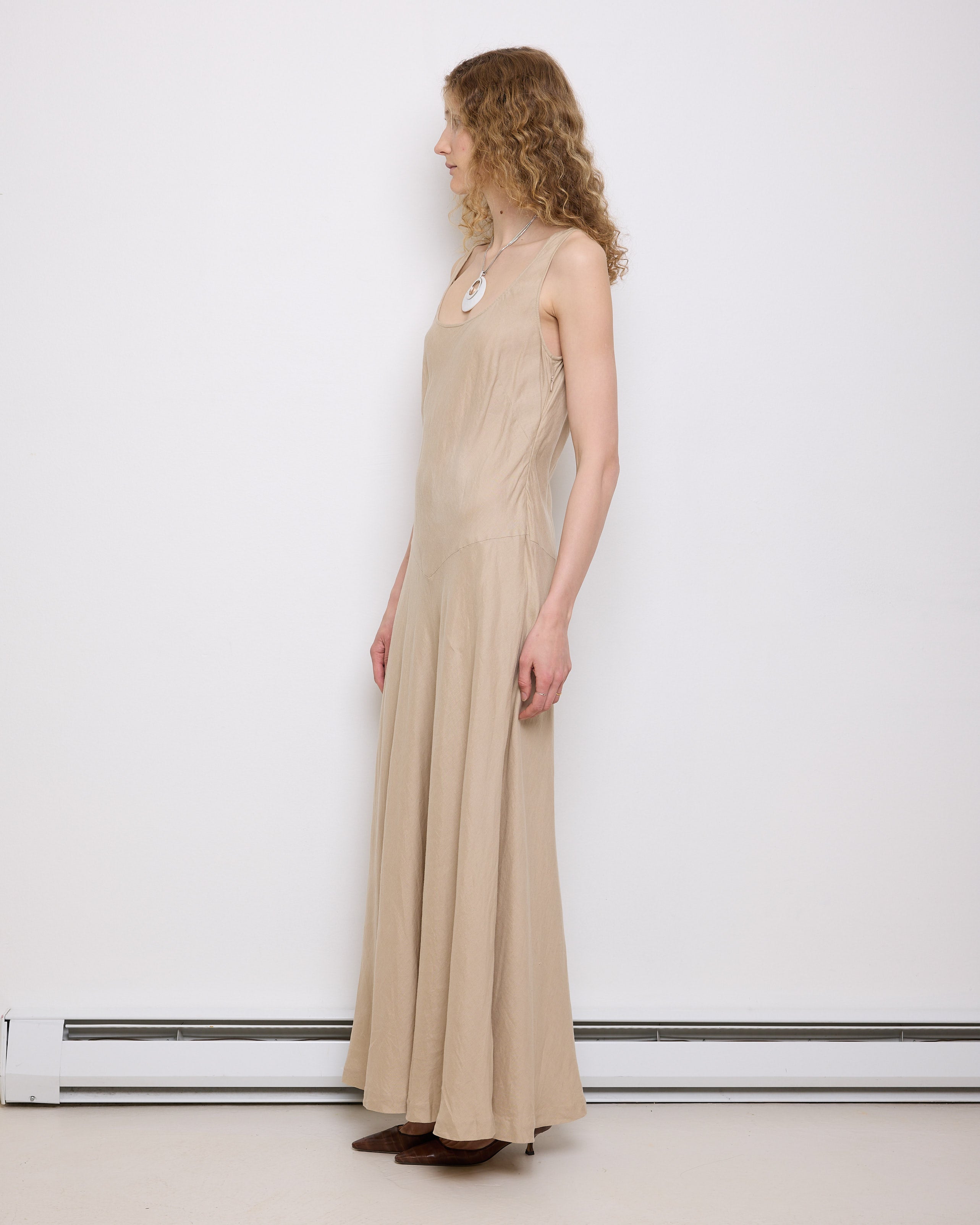 Spiagel Linen Dress, 60-inch length, size 12, suggested M–L. 100% linen. Model is 5'11", very good condition
