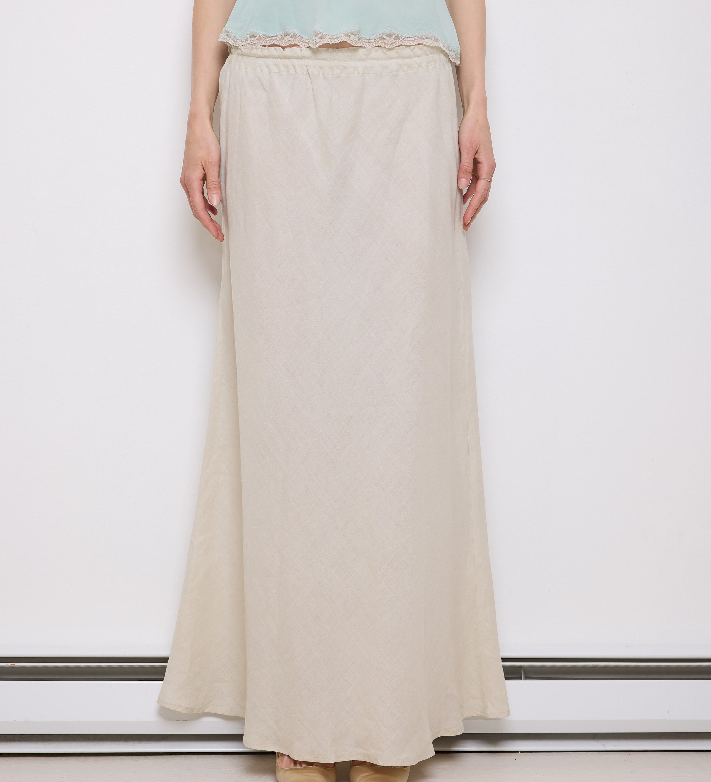 Vintage White Linen Skirt, 42-inch length, 16-inch waist, suggested size M/L. Model is 5'11"