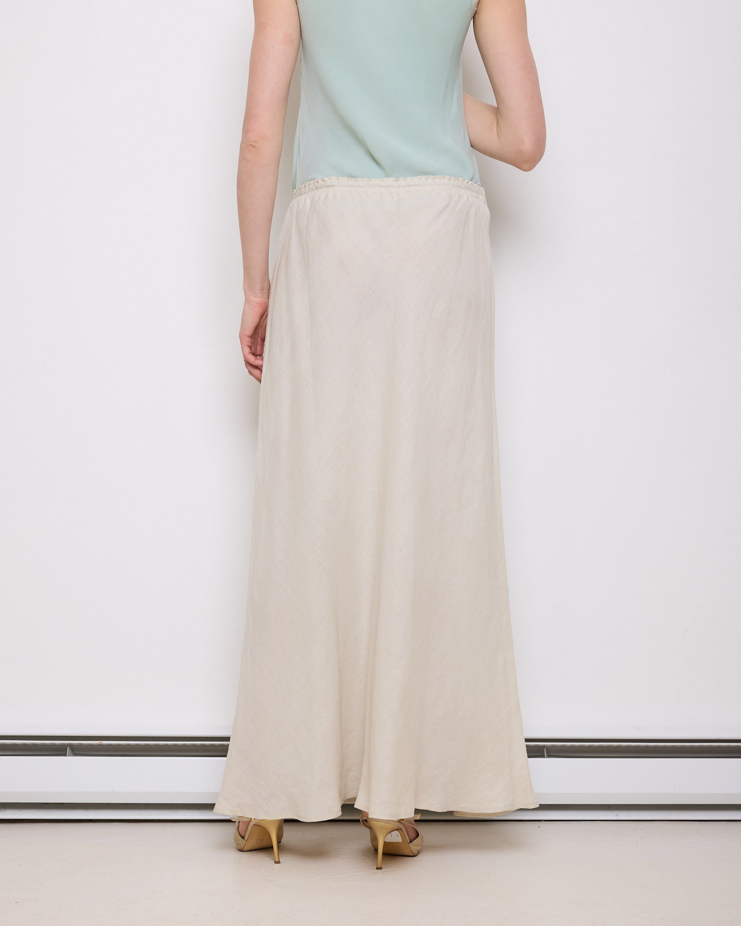 Vintage White Linen Skirt, 42-inch length, 16-inch waist, suggested size M/L. Model is 5'11"