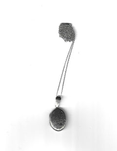 Discover the Vintage Photo Medallion Necklace – a sterling silver 1-inch locket on a 32-inch chain, designed to hold cherished memories with timeless elegance.